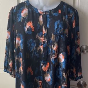NYDJ blouse. Black background, 3/4 sleeve